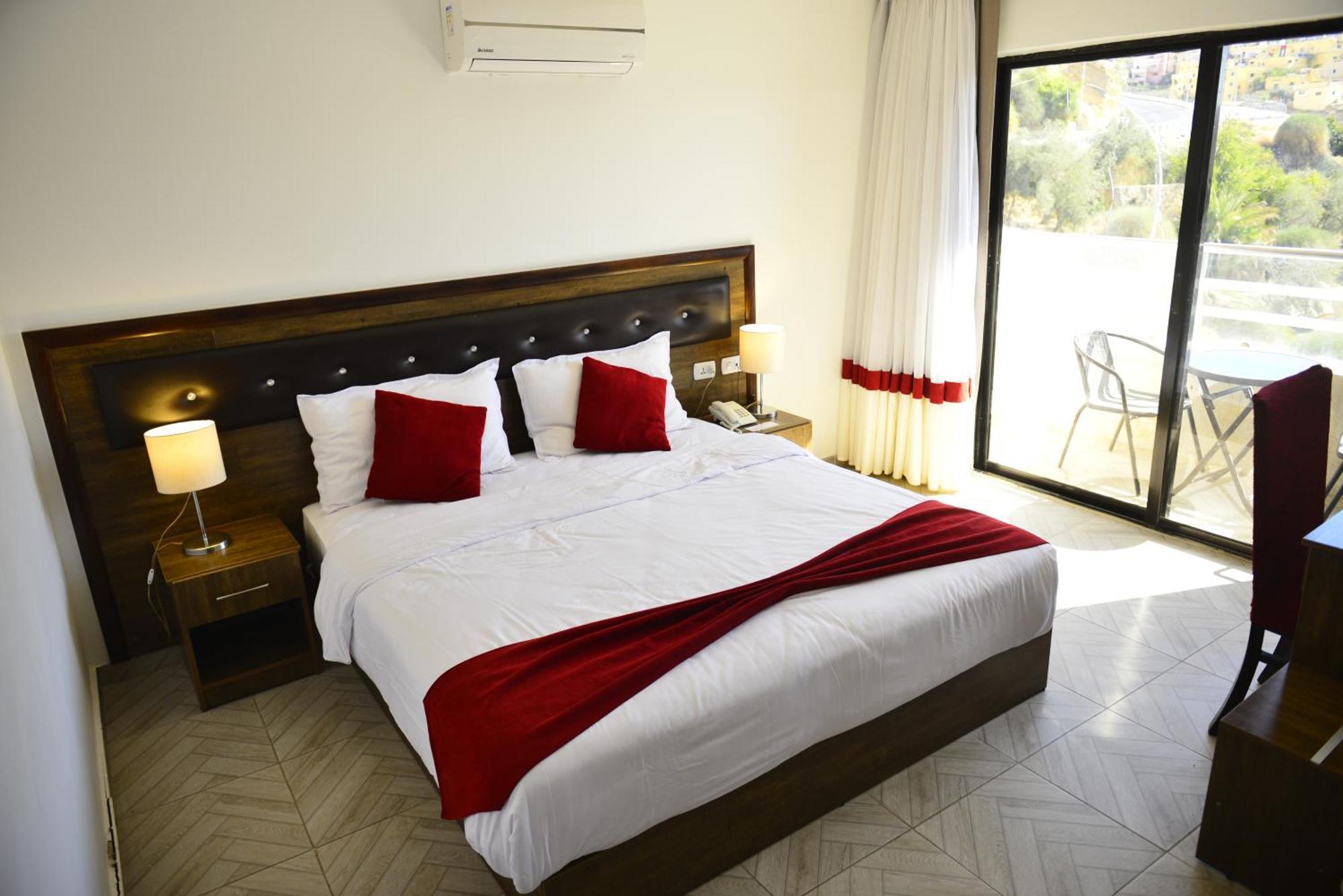 Petra Corner Hotel Zewnętrze zdjęcie